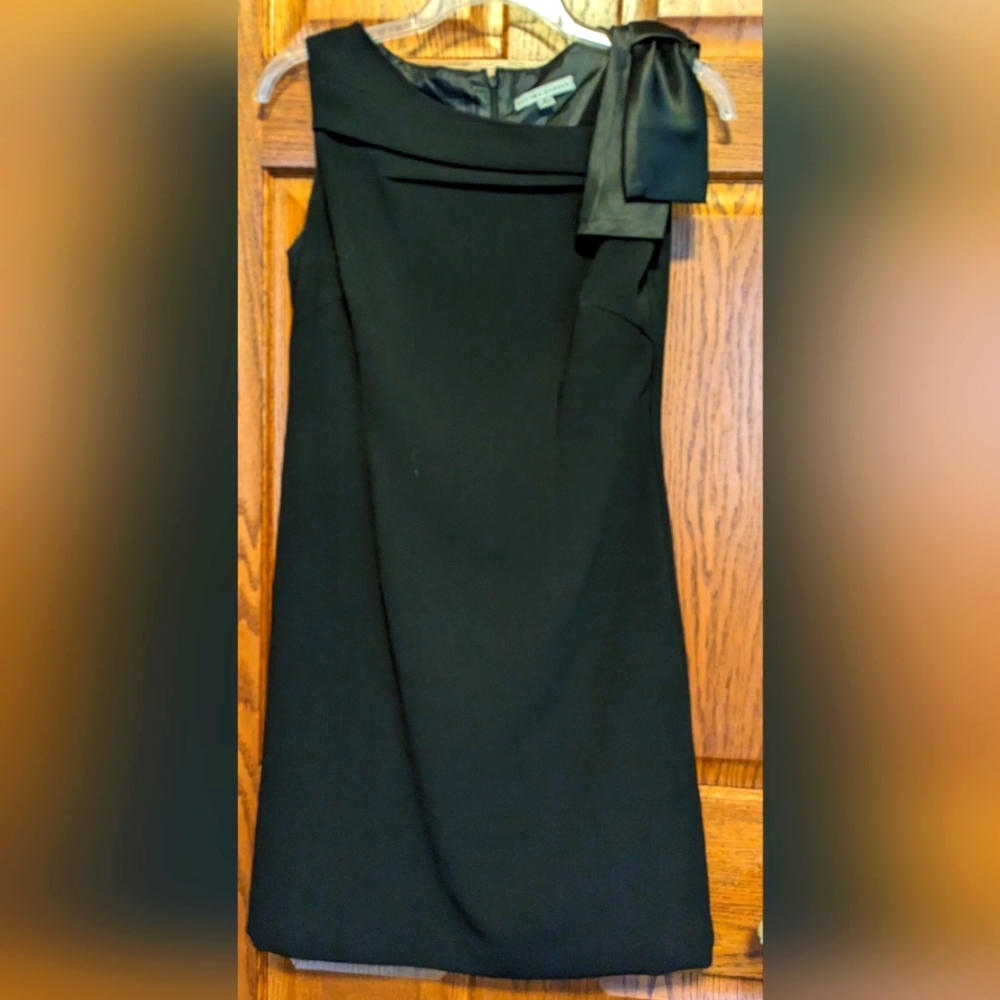 Sandra Darren Black Cocktail Sleeveless Sheath Dress - Size 6